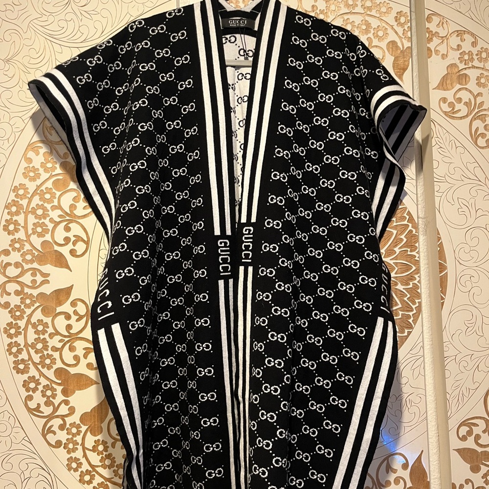 Gucci Logo Black and White Poncho
